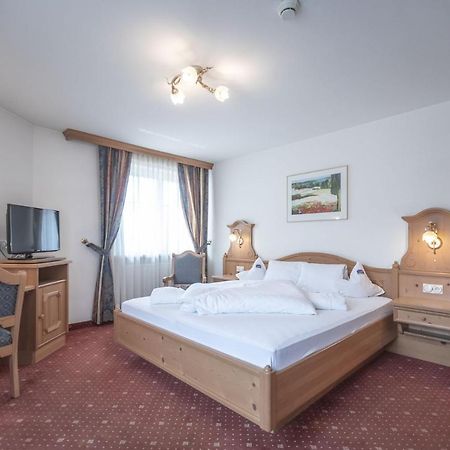 Hotel Garni Schneider Лутаґо Екстер'єр фото